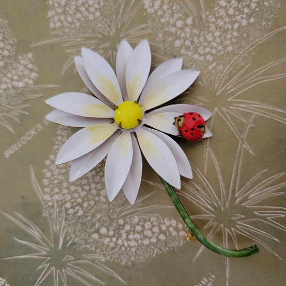 Flower Brooch Pin with Ladybug ~ Vintage 1960s Original by Robert ~ Daisy - Picture 6 of 16